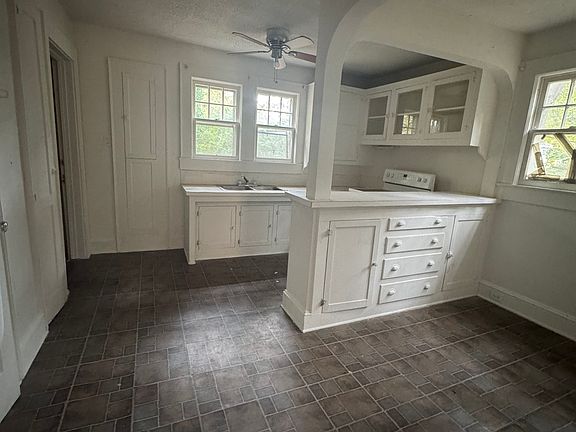 3rd image of 203 Plymouth St
