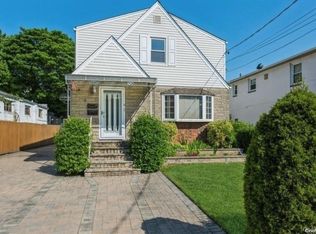 5 7th St, Valley Stream, NY 11581
