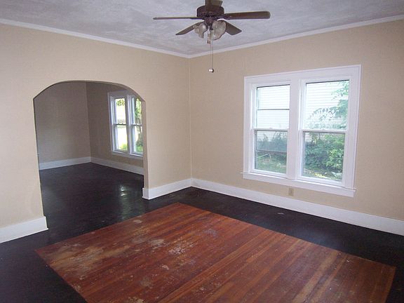 3rd image of 2614 Chambers St