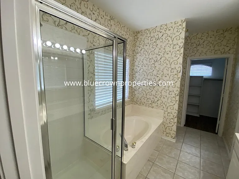 1829 Carver Dr — Photo 7