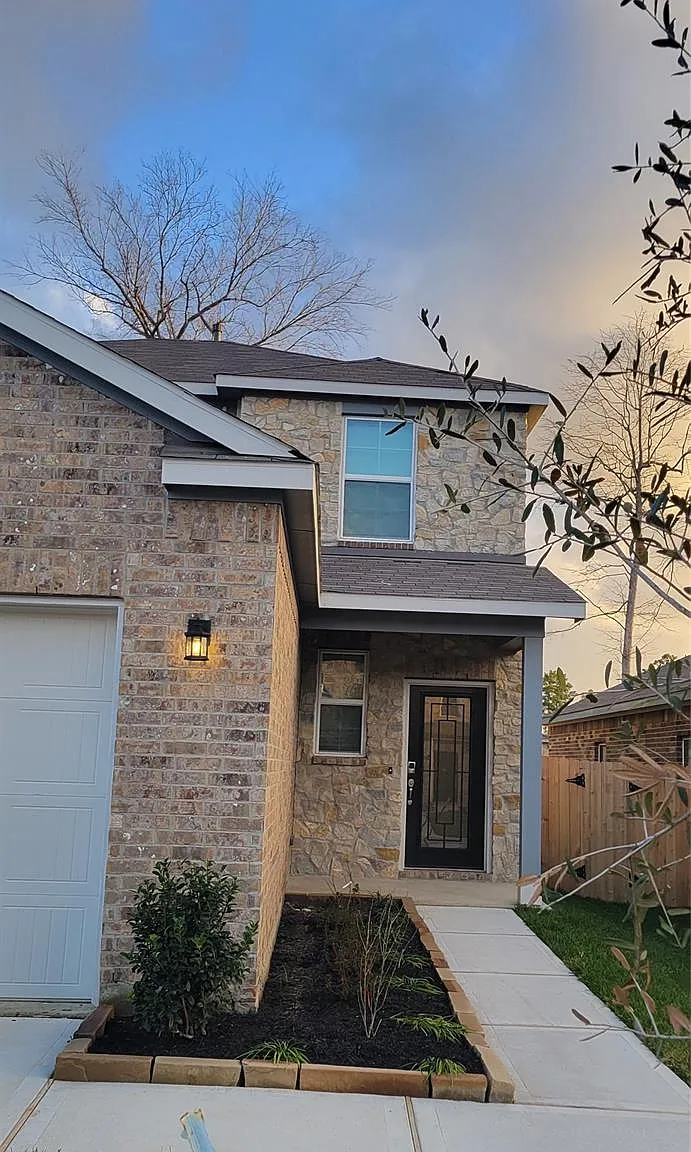 4 bed, 2.5 bath, 2178 sqft, $2,600 — Photo 2