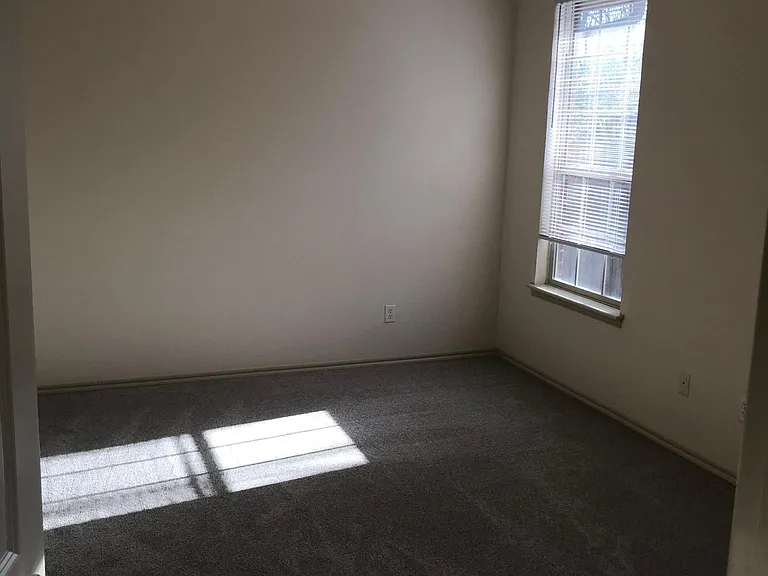 635 Sisken Ct — Photo 19