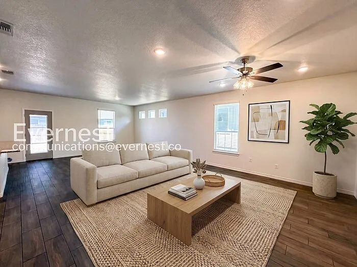 4 bed, 3.0 bath, 2012 sqft, $2,095 — Photo 3