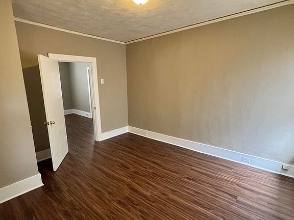 5th image of 3644 Faxon Ave