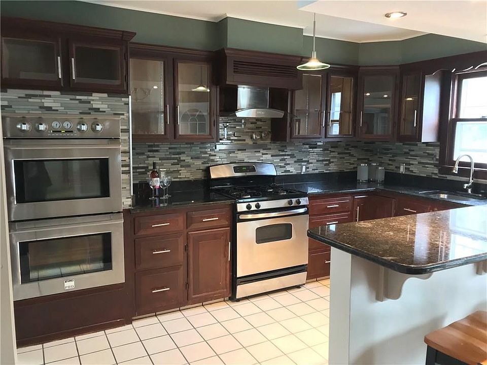 1st image of 33 Parkway Ave