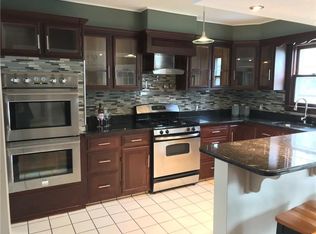 33 Parkway Ave, Cranston, RI 02905
