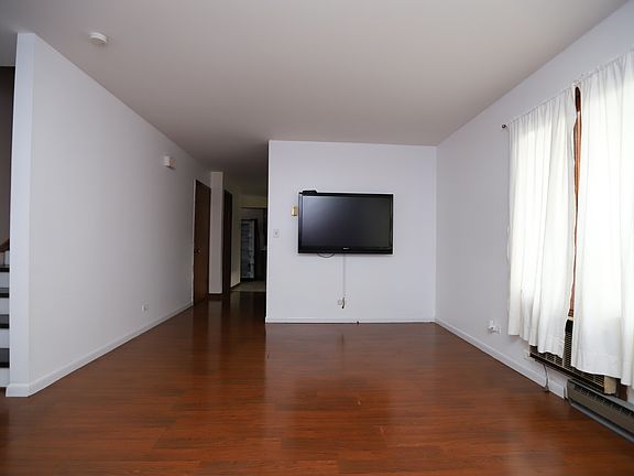 5th image of 450 Lake Ave APT 1