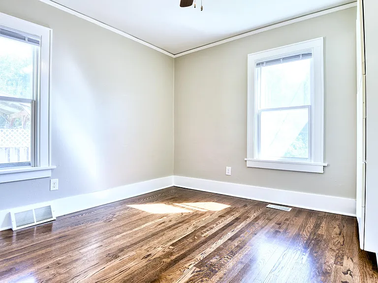 2307 S 8th St — Photo 14