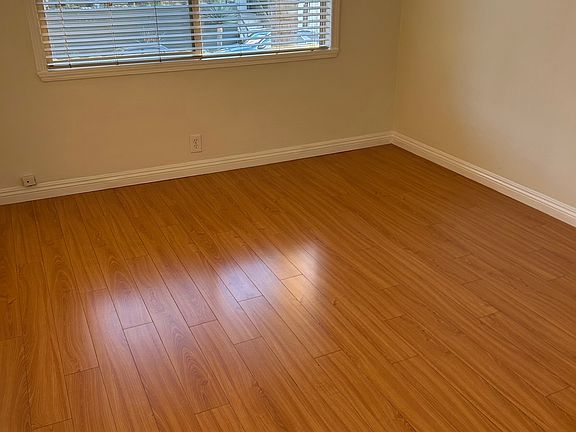 4th image of 215 1/2 N Columbus Ave #215-1/2