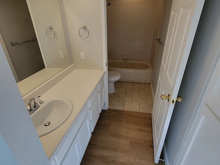 1263 Robinson Ave #12 — Photo 6