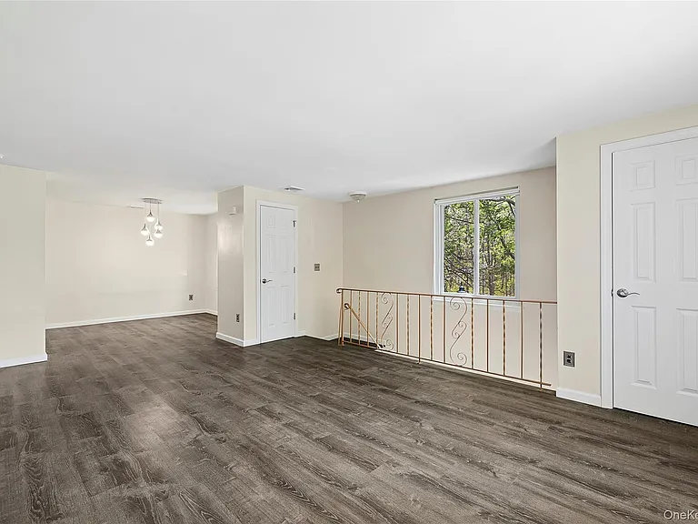 104 Birchwood Rd — Photo 5