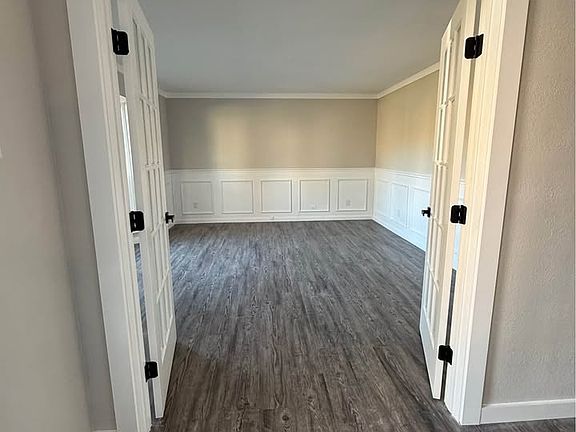 4th image of 3824 Parkmont Dr