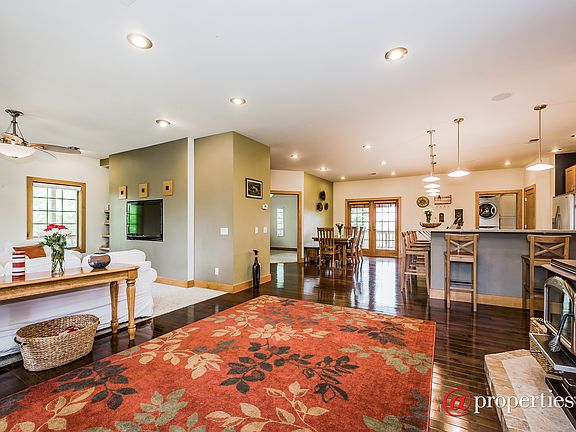 Living Room / Dining Room