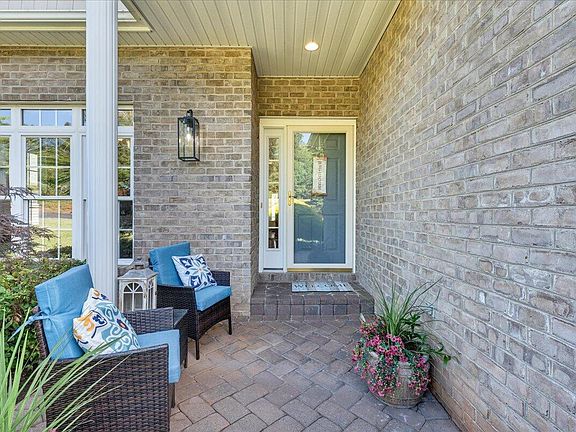 5th image of 25 Lands End Cir