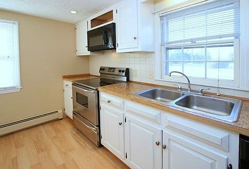 4th image of 10 Zabriskie Dr APT B