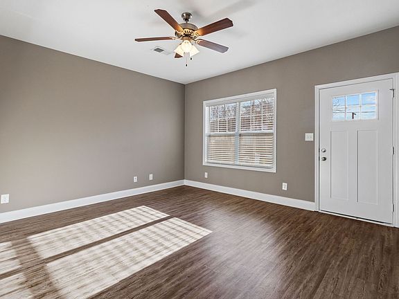 4th image of 909 Charlotte St #8