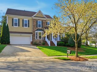 8044 Hawk Crest Ct, Charlotte, NC 28270