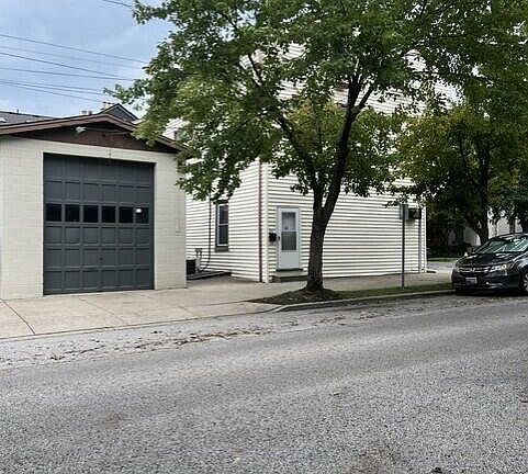 5th image of 646 Monroe St