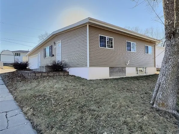 2270 26th St, Marion, IA 52302