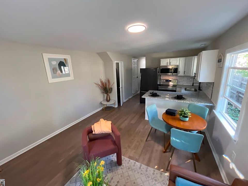 1st image of 599-601 Whitethorne Ave #599