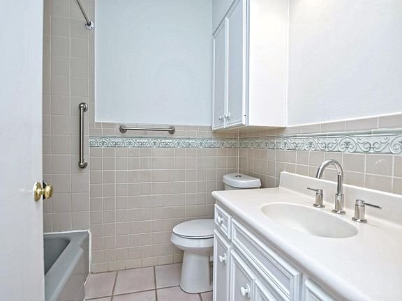 5th image of 309 Laurelwood Trl