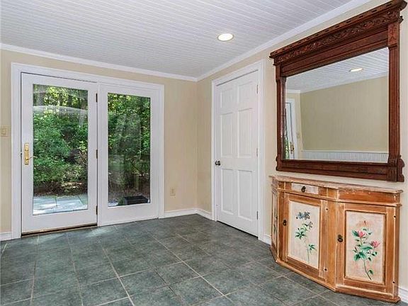 2nd image of 21 Oakwood Dr