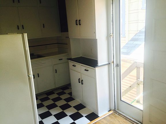 3rd image of 403 N Mendenhall St APT 201