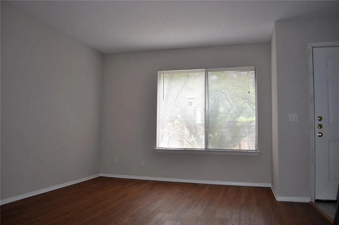 3 bed, 1.5 bath, 1234 sqft, $1,995 — Photo 3