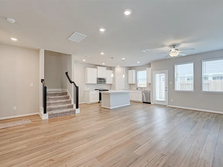 1526 Lakeline Oak Dr — Photo 3