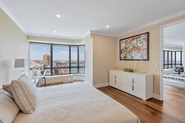 Rented by Nest Seekers International | media 33