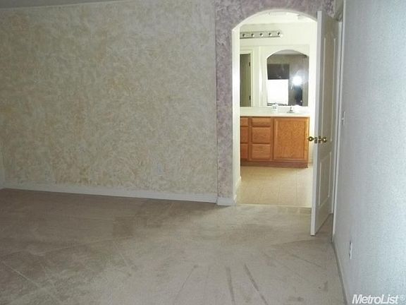 5th image of 4462 Helens Oaks Cir