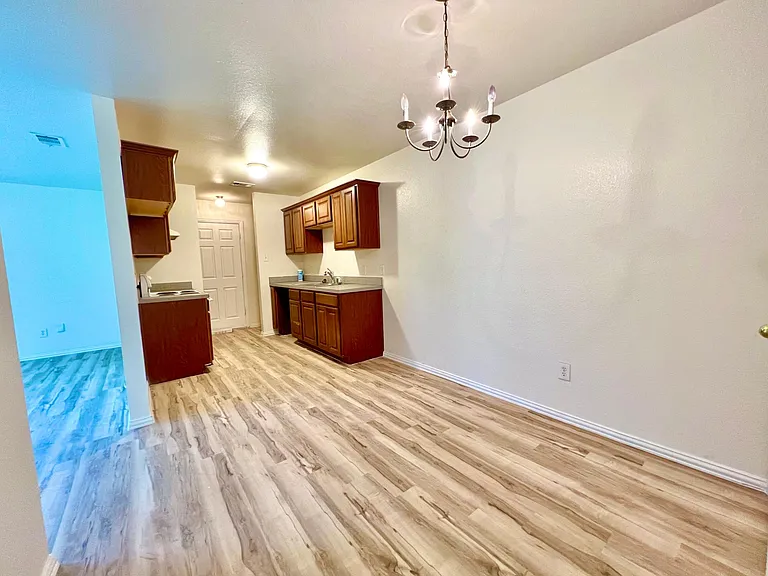 5004 Chapman St #5004 — Photo 8