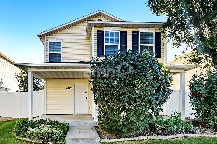 3 bed, 2.0 bath, 1493 sqft, $2,415 — Photo 1