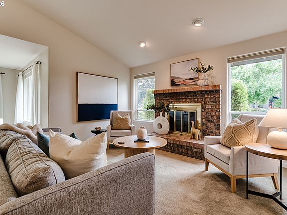 4th image of 886 River Hills Dr