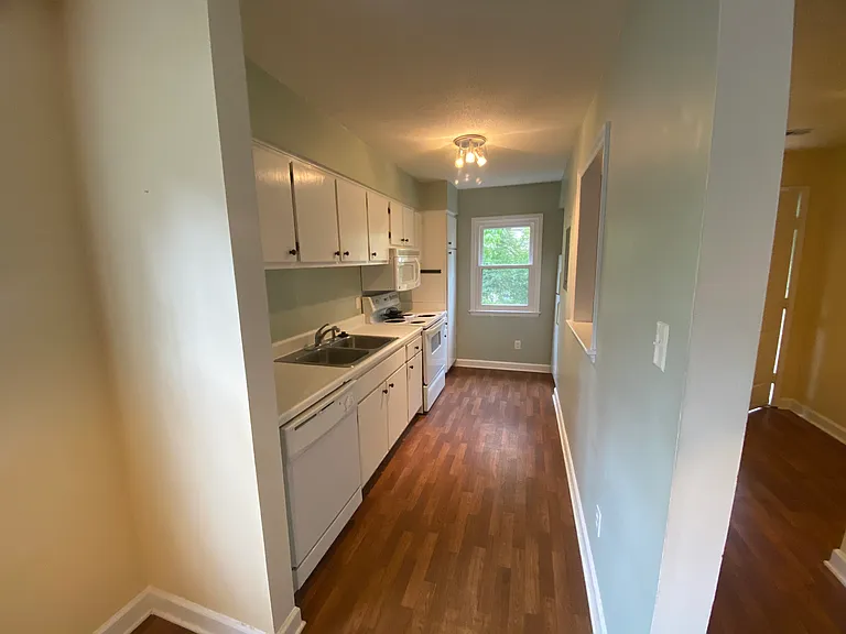 Avery Close Condominiums — Photo 79