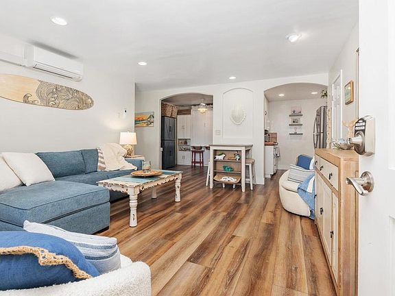 4th image of 405 Requeza St APT H9