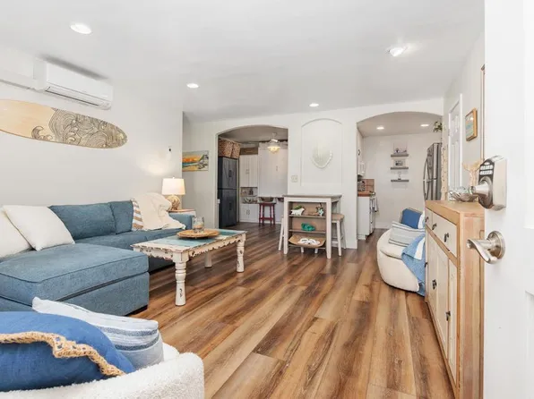 405 Requeza St APT H9, Encinitas, CA 92024