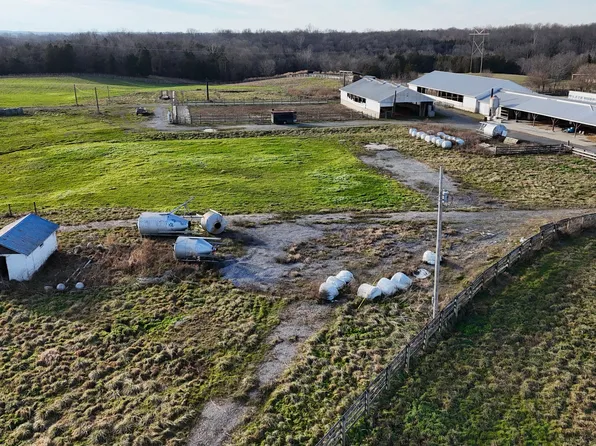 10849 Fairview Rd, Bennington, IN 47011