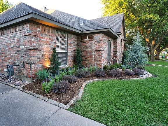 3rd image of 2816 Mayfair Ln