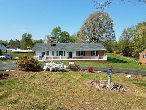 3rd image of 135 Lamont Dr