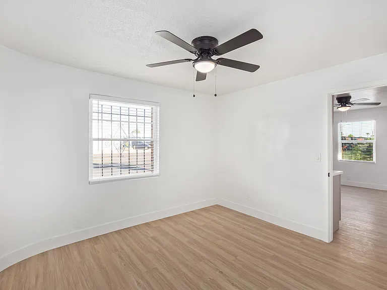 498 N Arizona Ave #5 — Photo 18