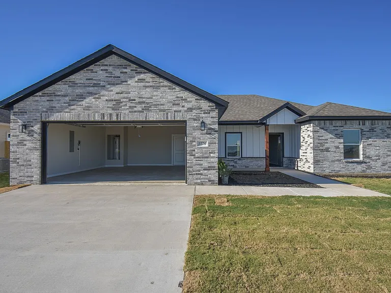 3700 Skylane Ave — Photo 1