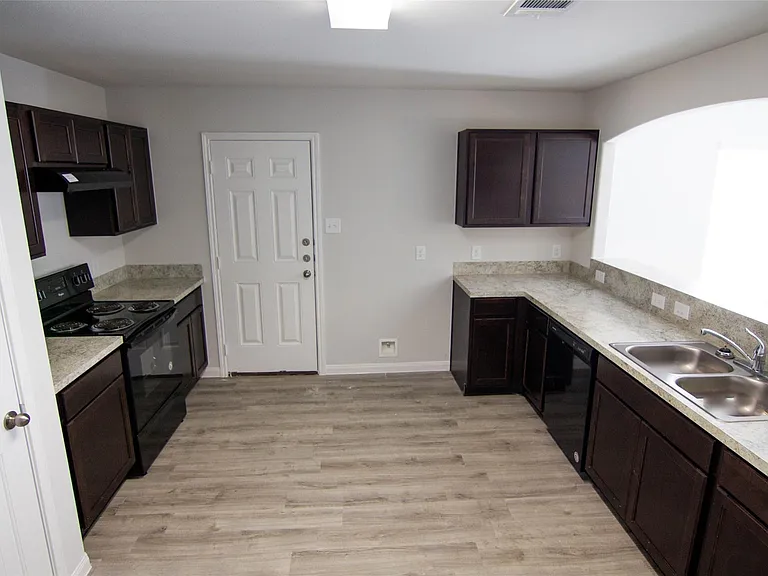 3514 Bluebird Park Ln — Photo 1