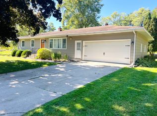 275 Oak St NE, Rockford, MI 49341