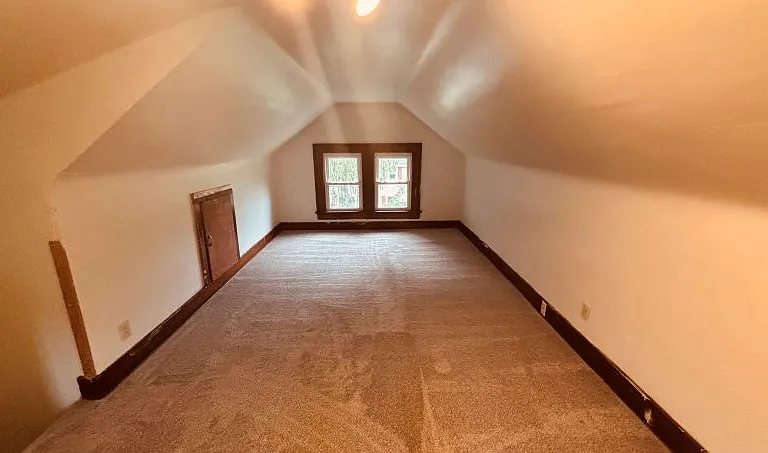 2110 Newton St — Photo 14