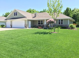 W5435 Mile Long Dr, APPLETON, WI 54915