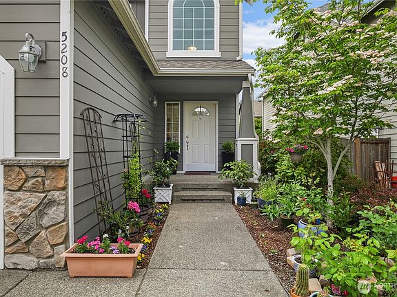 3rd image of 5208 NE 8th Court