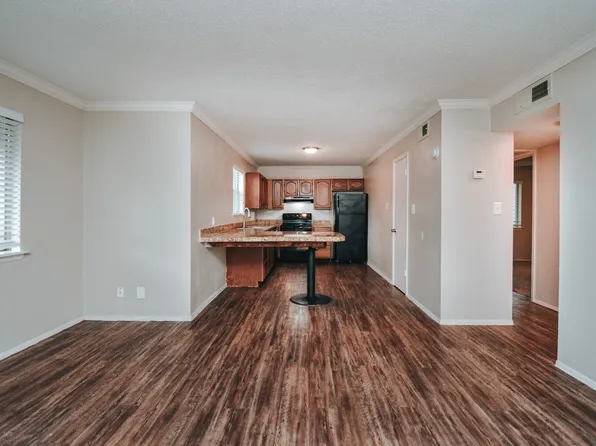 Parkwood Apartments