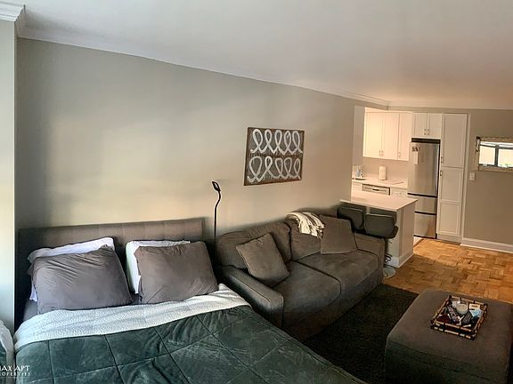 5th image of 240 E 76th St APT 5W