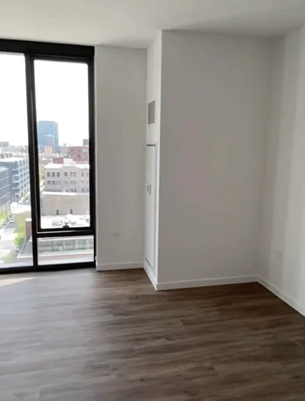 188 N Aberdeen St — Photo 3